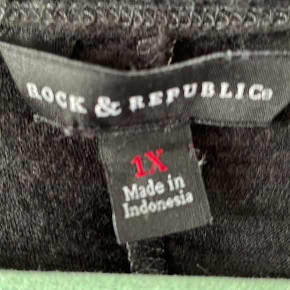 Rock & Republic 1x women’s tee shirt. Cool tee! - Picture 5 of 6